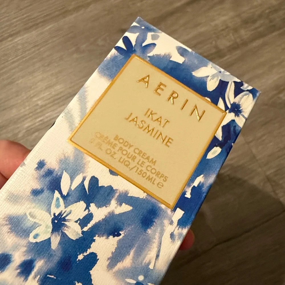 AERIN Blue and White Ikat Jasmine Body Cream 150ml